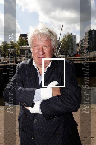 Amsterdam 12 september 2019
Boekpresentatie Anneke Gronloh in carre. Bart Peeters heeft het boek geschreven.
Willibrord Frequin kwam met zijn vriendin
