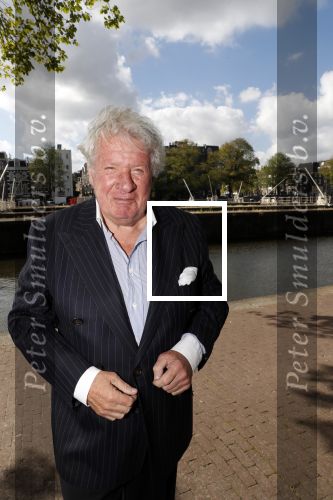Amsterdam 12 september 2019
Boekpresentatie Anneke Gronloh in carre. Bart Peeters heeft het boek geschreven.
Willibrord Frequin kwam met zijn vriendin