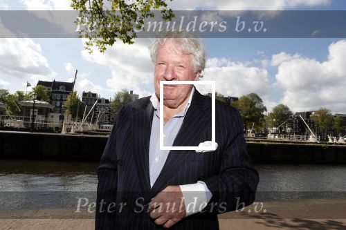 Amsterdam 12 september 2019
Boekpresentatie Anneke Gronloh in carre. Bart Peeters heeft het boek geschreven.
Willibrord Frequin kwam met zijn vriendin