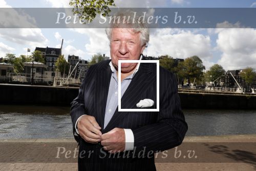 Amsterdam 12 september 2019
Boekpresentatie Anneke Gronloh in carre. Bart Peeters heeft het boek geschreven.
Willibrord Frequin kwam met zijn vriendin