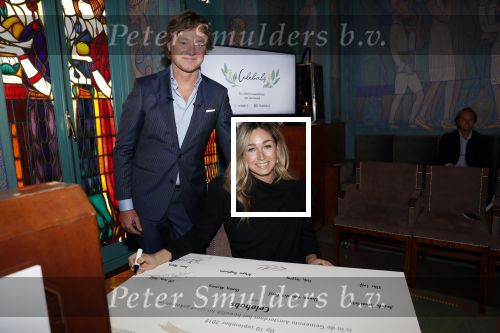 Amsterdam 10 september 2019
Presentatie celebaabs in hotel the Grand met oa Anouk Smulders Frits Sissing Dennis v d Geest Dennis Weening Dominique v Hulst ( zangeres Do) en  Irene moors . Celebabs is een idee van Tim Ouborg en Jeroen v d Boom