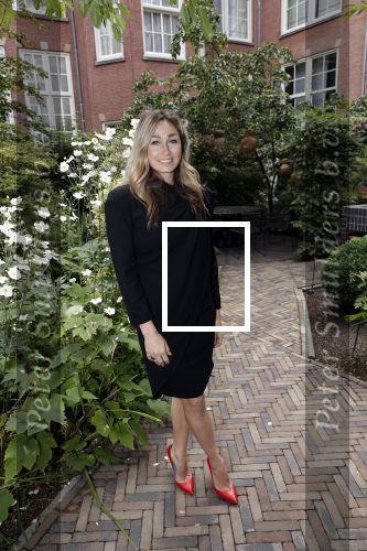 Amsterdam 10 september 2019
Presentatie celebaabs in hotel the Grand met oa Anouk Smulders Frits Sissing Dennis v d Geest Dennis Weening Dominique v Hulst ( zangeres Do) en  Irene moors . Celebabs is een idee van Tim Ouborg en Jeroen v d Boom
