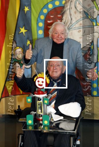 Vlaardingen 13 oktober 2020
Bassie en Adriaan openen in het Vlaardings Museum hun expositie over hun carrierre .
Bas v Toor en Aad v Toor hun vrouwen zijn natullrlijk ook aanwezig.