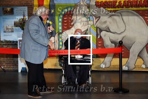 Vlaardingen 13 oktober 2020
Bassie en Adriaan openen in het Vlaardings Museum hun expositie over hun carrierre .
Bas v Toor en Aad v Toor hun vrouwen zijn natullrlijk ook aanwezig.