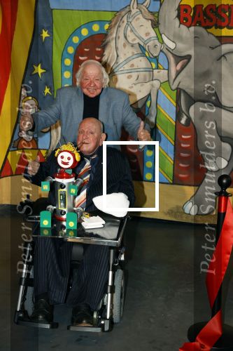 Vlaardingen 13 oktober 2020
Bassie en Adriaan openen in het Vlaardings Museum hun expositie over hun carrierre .
Bas v Toor en Aad v Toor hun vrouwen zijn natullrlijk ook aanwezig.