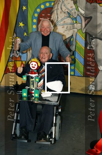 Vlaardingen 13 oktober 2020
Bassie en Adriaan openen in het Vlaardings Museum hun expositie over hun carrierre .
Bas v Toor en Aad v Toor hun vrouwen zijn natullrlijk ook aanwezig.