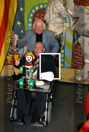 Vlaardingen 13 oktober 2020
Bassie en Adriaan openen in het Vlaardings Museum hun expositie over hun carrierre .
Bas v Toor en Aad v Toor hun vrouwen zijn natullrlijk ook aanwezig.