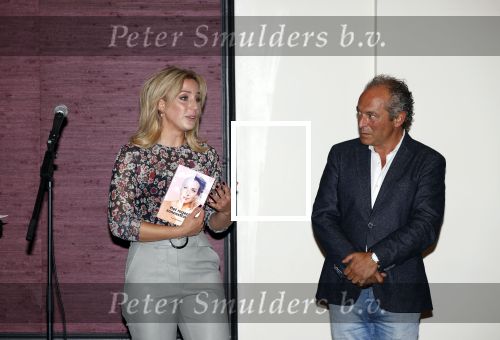 Amsterdam 25 mei 2020
Boekpresentatie Fien Vermeulen in het college Hotel.
Andre v d Toorn kreeg het eerste boek