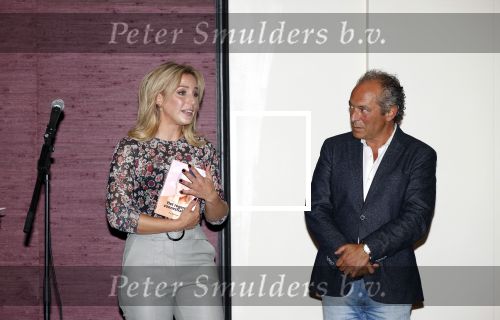 Amsterdam 25 mei 2020
Boekpresentatie Fien Vermeulen in het college Hotel.
Andre v d Toorn kreeg het eerste boek