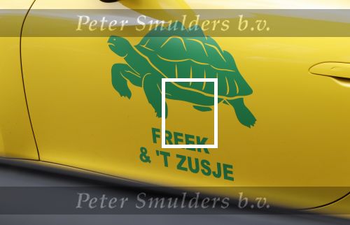 Amsterdam 25 september 2020
Bas Smit rijdt in een gele porsche met stickers van Freek & t zusje