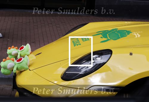 Amsterdam 25 september 2020
Bas Smit rijdt in een gele porsche met stickers van Freek & t zusje