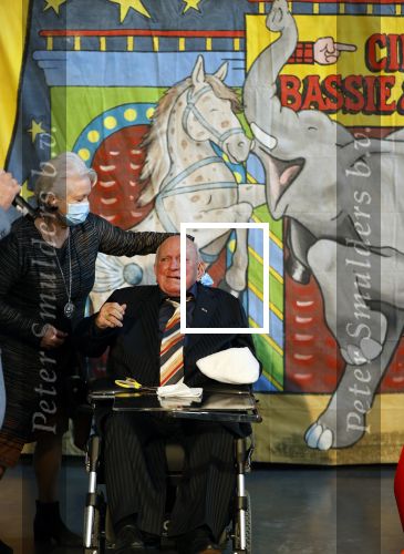 Vlaardingen 13 oktober 2020
Bassie en Adriaan openen in het Vlaardings Museum hun expositie over hun carrierre .
Bas v Toor en Aad v Toor hun vrouwen zijn natullrlijk ook aanwezig.