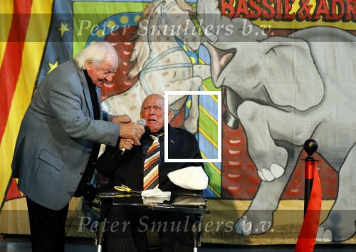 Vlaardingen 13 oktober 2020
Bassie en Adriaan openen in het Vlaardings Museum hun expositie over hun carrierre .
Bas v Toor en Aad v Toor hun vrouwen zijn natullrlijk ook aanwezig.
