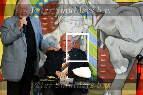 Vlaardingen 13 oktober 2020
Bassie en Adriaan openen in het Vlaardings Museum hun expositie over hun carrierre .
Bas v Toor en Aad v Toor hun vrouwen zijn natullrlijk ook aanwezig.