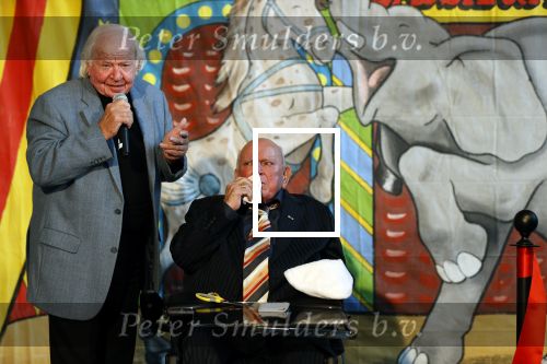 Vlaardingen 13 oktober 2020
Bassie en Adriaan openen in het Vlaardings Museum hun expositie over hun carrierre .
Bas v Toor en Aad v Toor hun vrouwen zijn natullrlijk ook aanwezig.