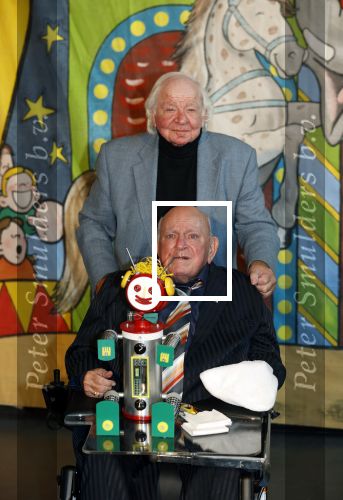 Vlaardingen 13 oktober 2020
Bassie en Adriaan openen in het Vlaardings Museum hun expositie over hun carrierre .
Bas v Toor en Aad v Toor hun vrouwen zijn natullrlijk ook aanwezig.