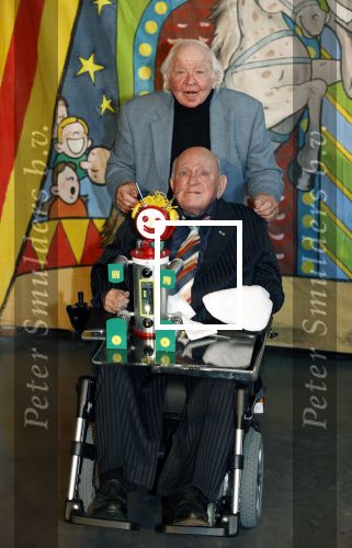 Vlaardingen 13 oktober 2020
Bassie en Adriaan openen in het Vlaardings Museum hun expositie over hun carrierre .
Bas v Toor en Aad v Toor hun vrouwen zijn natullrlijk ook aanwezig.
