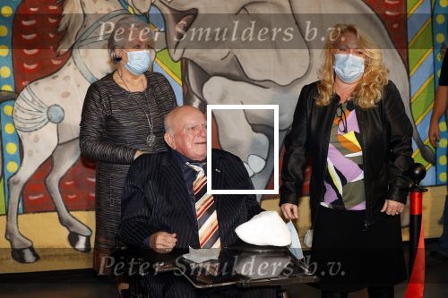 Vlaardingen 13 oktober 2020
Bassie en Adriaan openen in het Vlaardings Museum hun expositie over hun carrierre .
Bas v Toor en Aad v Toor hun vrouwen zijn natullrlijk ook aanwezig.