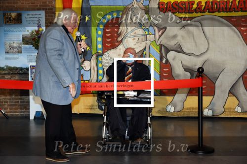 Vlaardingen 13 oktober 2020
Bassie en Adriaan openen in het Vlaardings Museum hun expositie over hun carrierre .
Bas v Toor en Aad v Toor hun vrouwen zijn natullrlijk ook aanwezig.