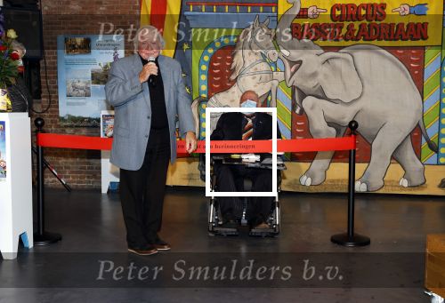 Vlaardingen 13 oktober 2020
Bassie en Adriaan openen in het Vlaardings Museum hun expositie over hun carrierre .
Bas v Toor en Aad v Toor hun vrouwen zijn natullrlijk ook aanwezig.