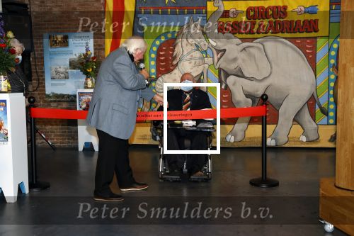 Vlaardingen 13 oktober 2020
Bassie en Adriaan openen in het Vlaardings Museum hun expositie over hun carrierre .
Bas v Toor en Aad v Toor hun vrouwen zijn natullrlijk ook aanwezig.