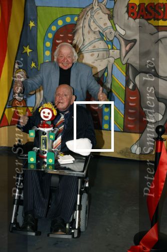 Vlaardingen 13 oktober 2020
Bassie en Adriaan openen in het Vlaardings Museum hun expositie over hun carrierre .
Bas v Toor en Aad v Toor hun vrouwen zijn natullrlijk ook aanwezig.