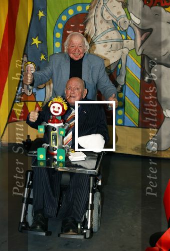 Vlaardingen 13 oktober 2020
Bassie en Adriaan openen in het Vlaardings Museum hun expositie over hun carrierre .
Bas v Toor en Aad v Toor hun vrouwen zijn natullrlijk ook aanwezig.