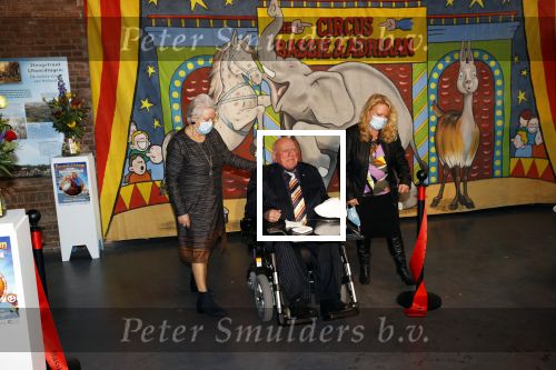 Vlaardingen 13 oktober 2020
Bassie en Adriaan openen in het Vlaardings Museum hun expositie over hun carrierre .
Bas v Toor en Aad v Toor hun vrouwen zijn natullrlijk ook aanwezig.
