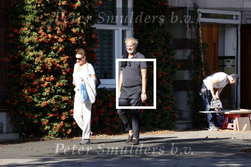Amsterdam 20 september 2020
Bert Kuizenga en zijn vrouw Astrid wandelend op straat in Amsterdam zuid