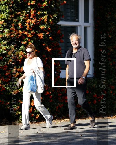 Amsterdam 20 september 2020
Bert Kuizenga en zijn vrouw Astrid wandelend op straat in Amsterdam zuid