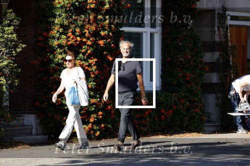 Amsterdam 20 september 2020
Bert Kuizenga en zijn vrouw Astrid wandelend op straat in Amsterdam zuid