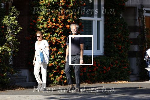 Amsterdam 20 september 2020
Bert Kuizenga en zijn vrouw Astrid wandelend op straat in Amsterdam zuid