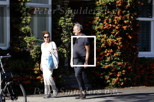 Amsterdam 20 september 2020
Bert Kuizenga en zijn vrouw Astrid wandelend op straat in Amsterdam zuid