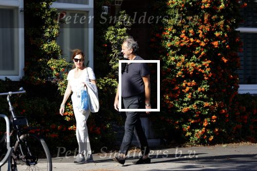 Amsterdam 20 september 2020
Bert Kuizenga en zijn vrouw Astrid wandelend op straat in Amsterdam zuid