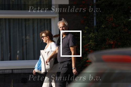 Amsterdam 20 september 2020
Bert Kuizenga en zijn vrouw Astrid wandelend op straat in Amsterdam zuid