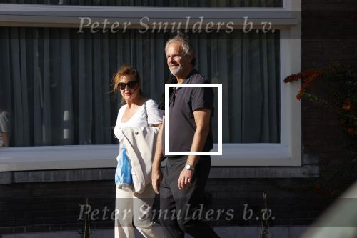 Amsterdam 20 september 2020
Bert Kuizenga en zijn vrouw Astrid wandelend op straat in Amsterdam zuid