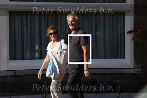 Amsterdam 20 september 2020
Bert Kuizenga en zijn vrouw Astrid wandelend op straat in Amsterdam zuid