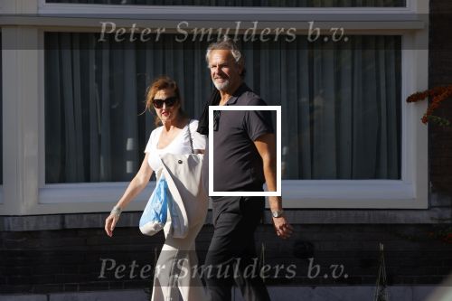 Amsterdam 20 september 2020
Bert Kuizenga en zijn vrouw Astrid wandelend op straat in Amsterdam zuid