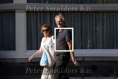 Amsterdam 20 september 2020
Bert Kuizenga en zijn vrouw Astrid wandelend op straat in Amsterdam zuid