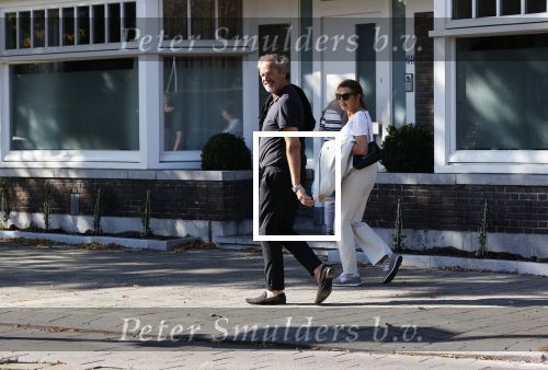 Amsterdam 20 september 2020
Bert Kuizenga en zijn vrouw Astrid wandelend op straat in Amsterdam zuid