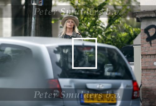 Amsterdam 30 september 2020
Bridget Maasland arriveert met haar zoon Mees  bij haar huis