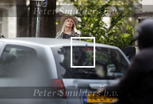 Amsterdam 30 september 2020
Bridget Maasland arriveert met haar zoon Mees  bij haar huis