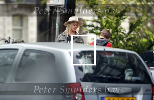 Amsterdam 30 september 2020
Bridget Maasland arriveert met haar zoon Mees  bij haar huis