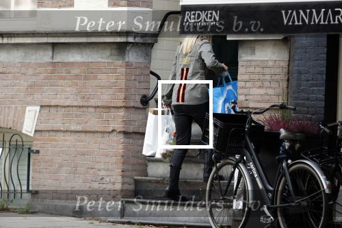 Amsterdam 30 september 2020
Bridget Maasland arriveert met haar zoon Mees  bij haar huis