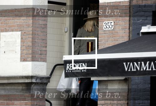 Amsterdam 30 september 2020
Bridget Maasland arriveert met haar zoon Mees  bij haar huis