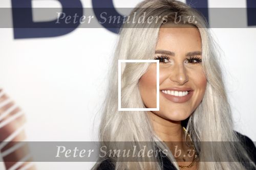 Utrecht 28 september 2020
Premiere buiten is het beter tijdens het nederlands film festival.
Cassidy Roeks met een vriendin