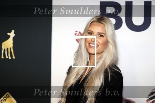Utrecht 28 september 2020
Premiere buiten is het beter tijdens het nederlands film festival.
Cassidy Roeks met een vriendin