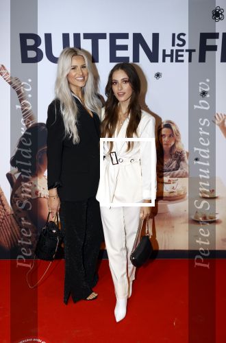 Utrecht 28 september 2020
Premiere buiten is het beter tijdens het nederlands film festival.
Cassidy Roeks met een vriendin