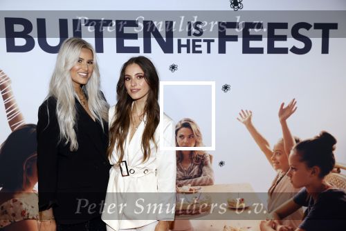 Utrecht 28 september 2020
Premiere buiten is het beter tijdens het nederlands film festival.
Cassidy Roeks met een vriendin