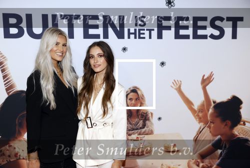 Utrecht 28 september 2020
Premiere buiten is het beter tijdens het nederlands film festival.
Cassidy Roeks met een vriendin